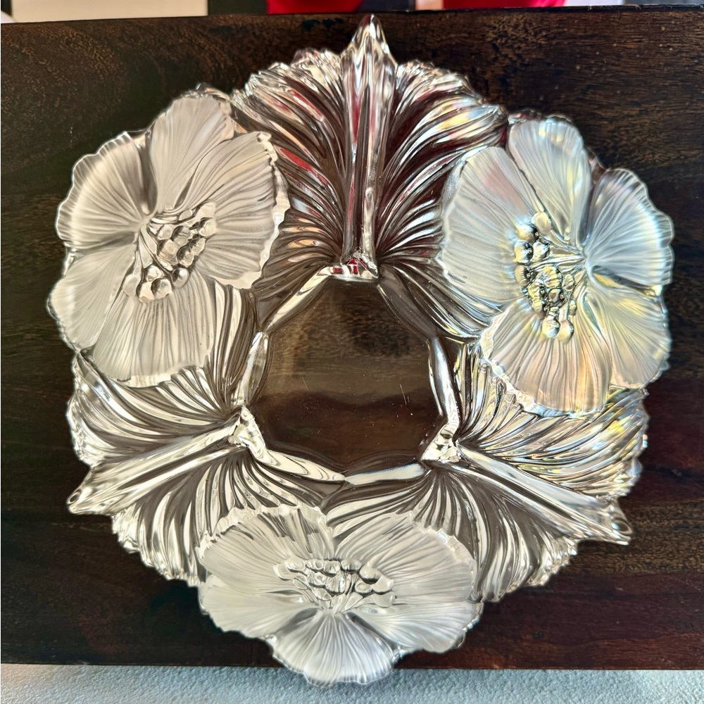 Mikasa large Clear hibiscus crystal Pressed Glass Bowl